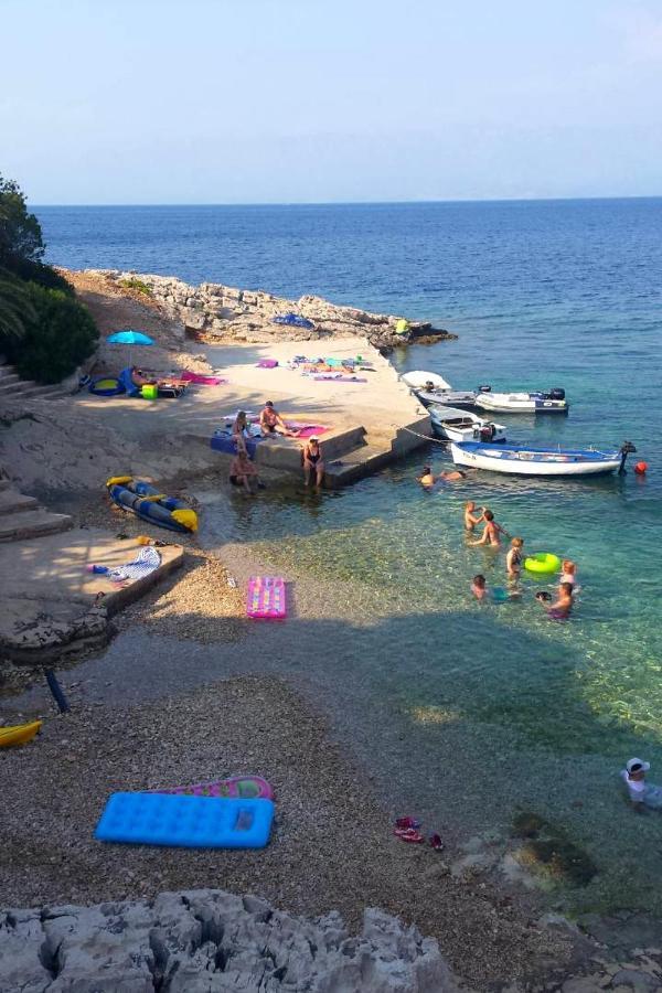 Studio Pokrivenik 10427A Zastražišće Esterno foto